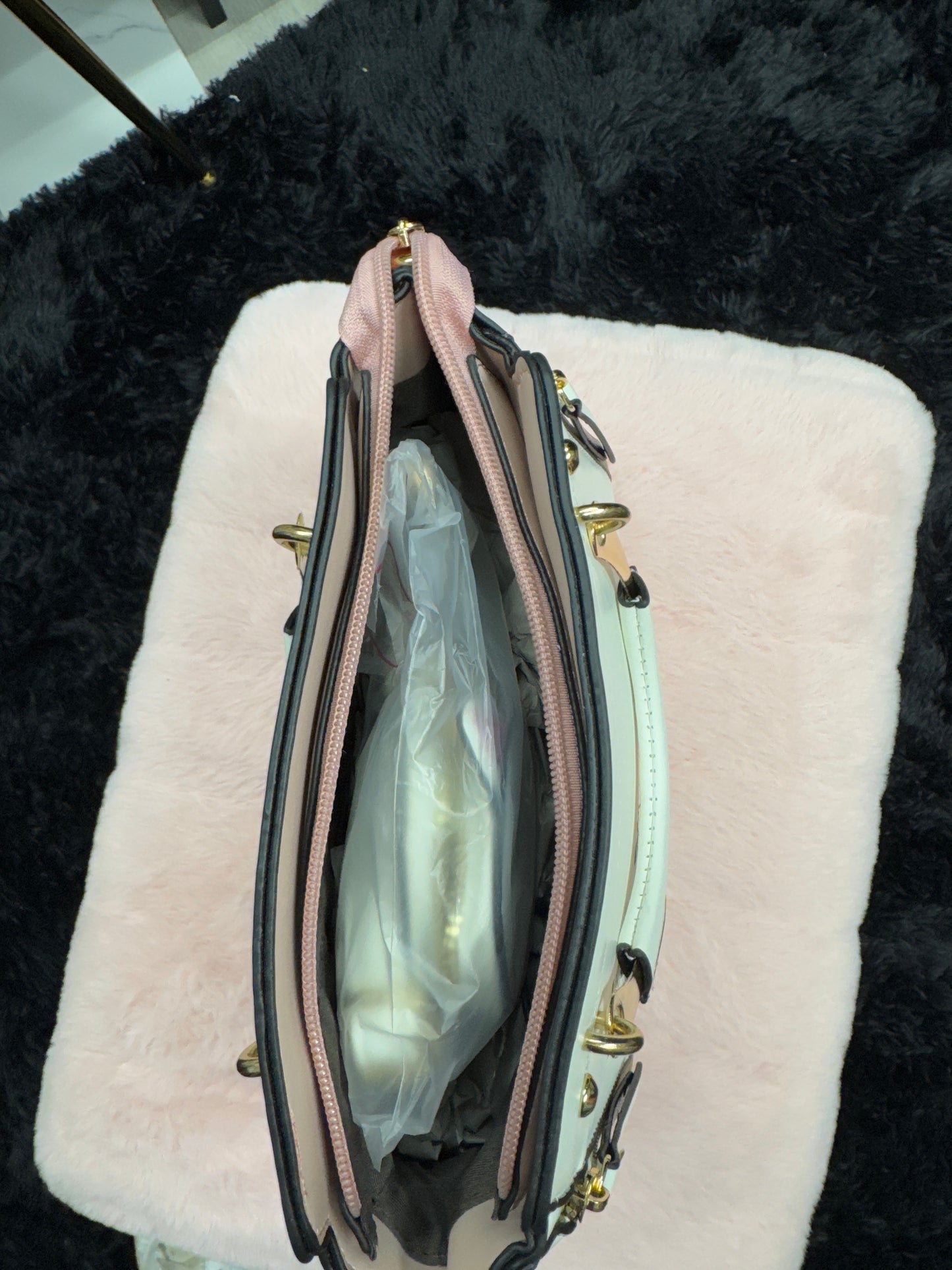 Cream purse