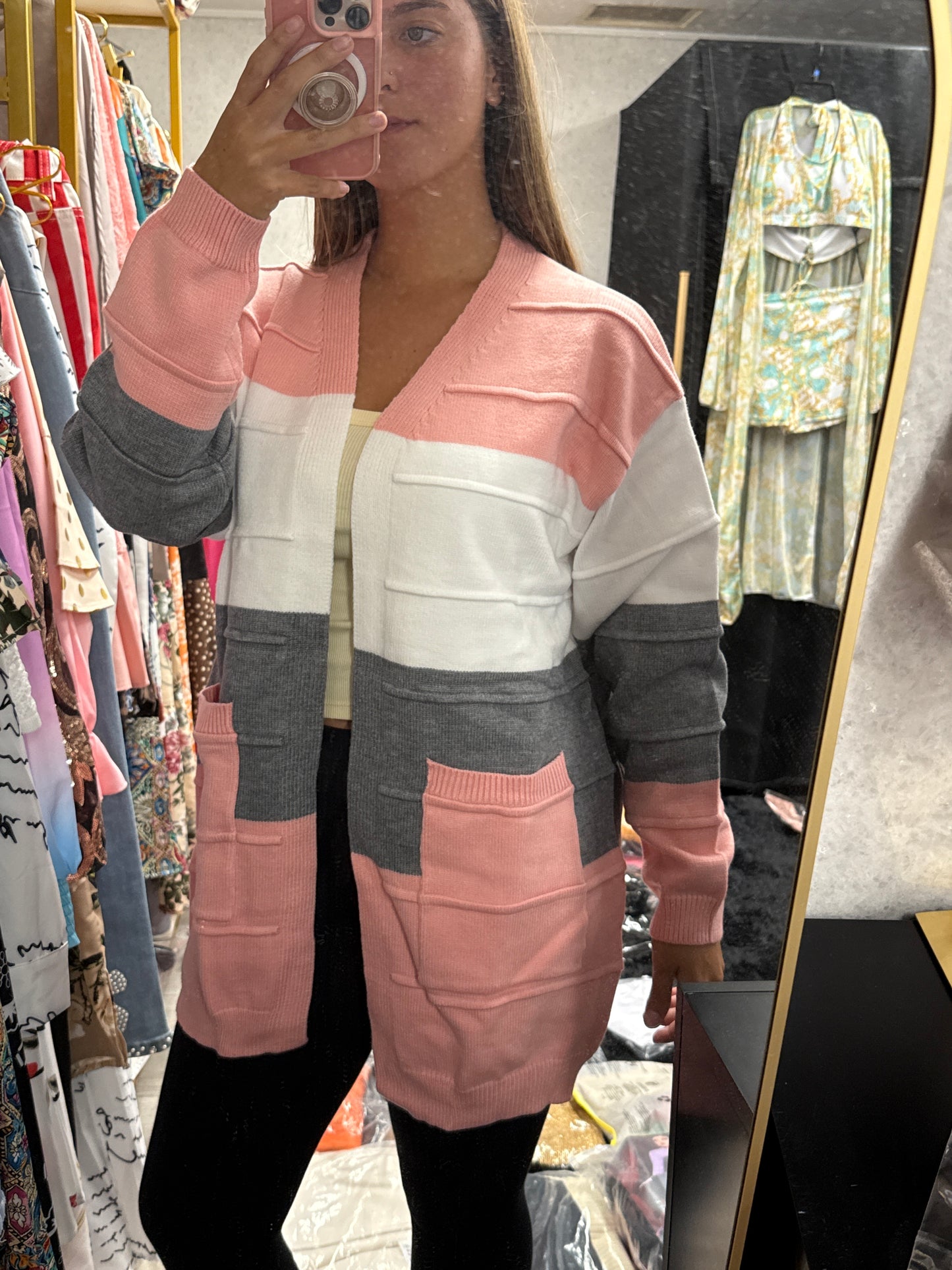 Cardigan sweater ￼